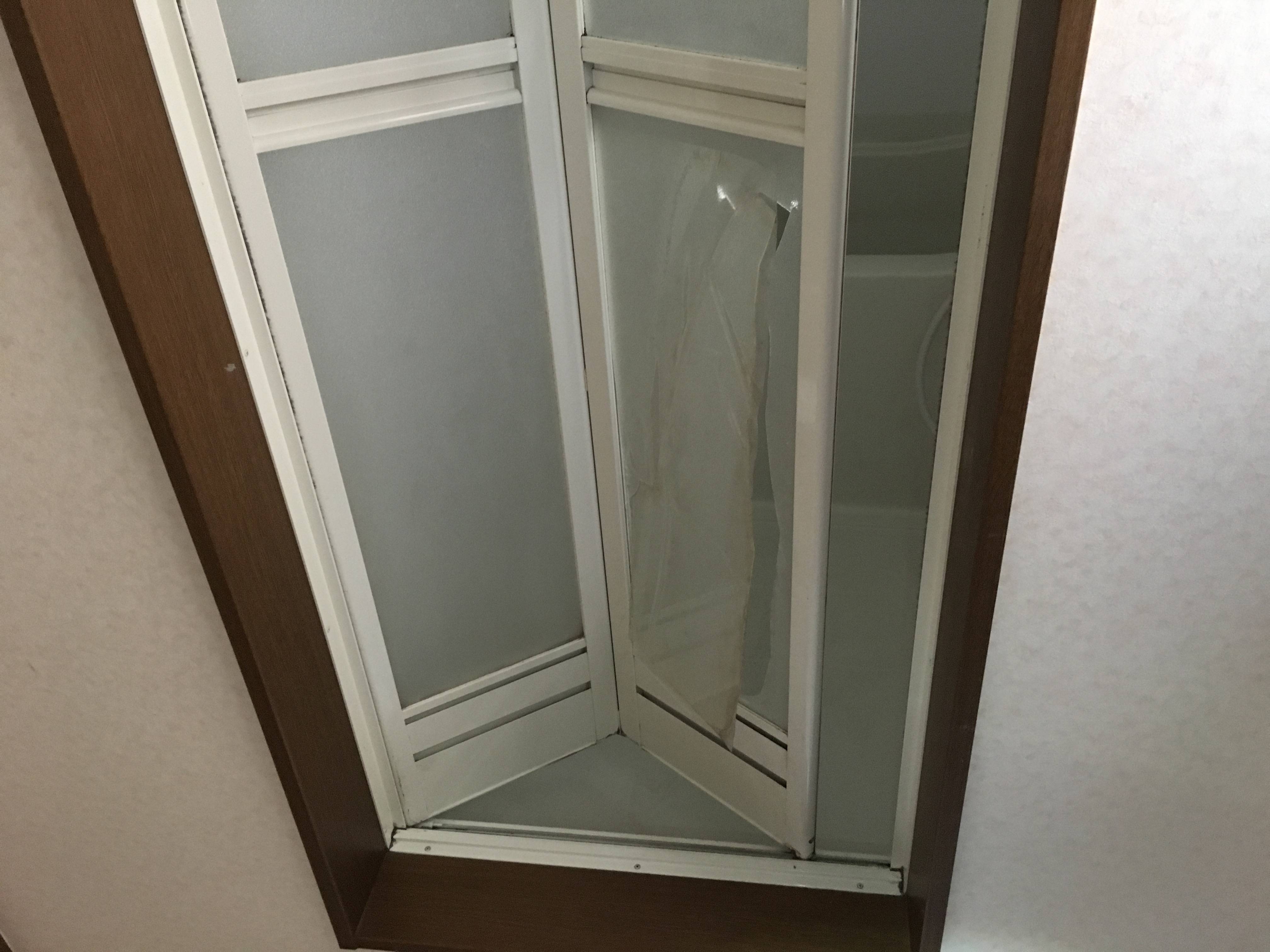 浴室ドアのパネル修理 タンノサッシのブログ 写真1
