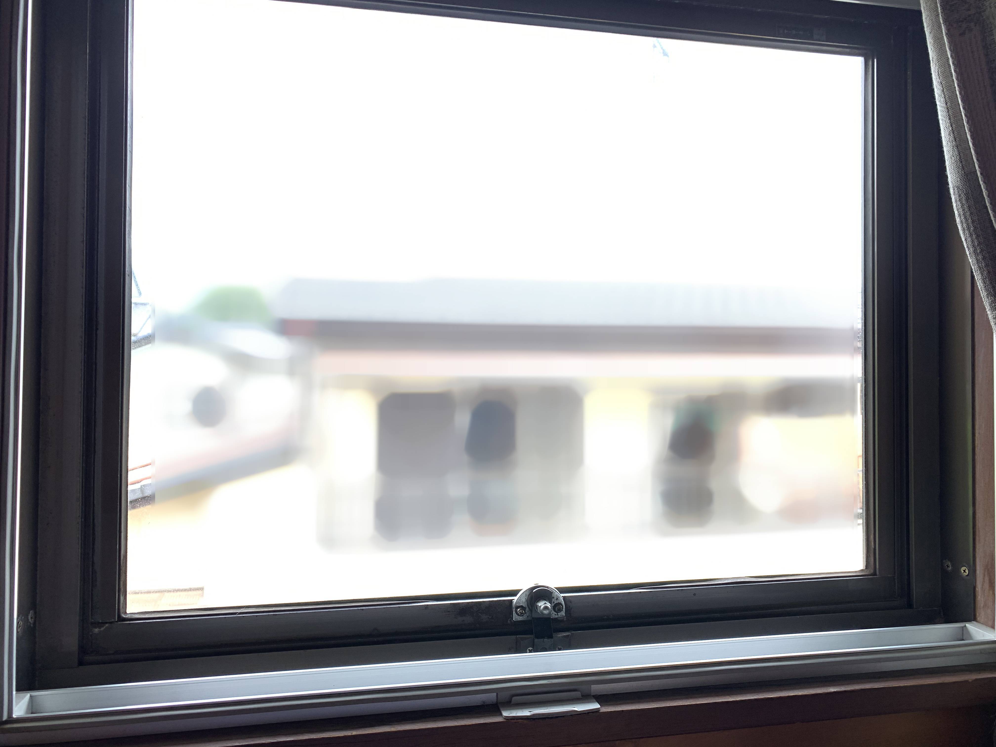 トーヨーサッシ製辷り出し窓の修理 タンノサッシのブログ 写真2