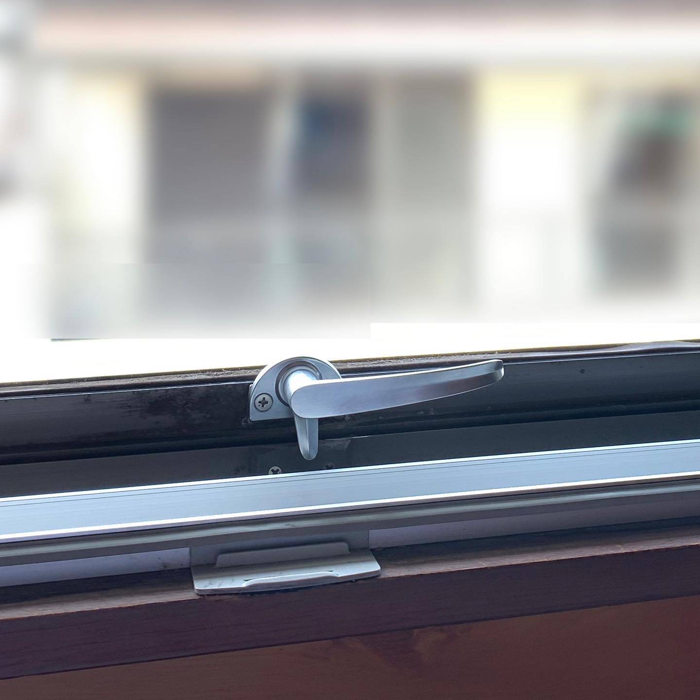 トーヨーサッシ製辷り出し窓の修理 タンノサッシのブログ 写真11