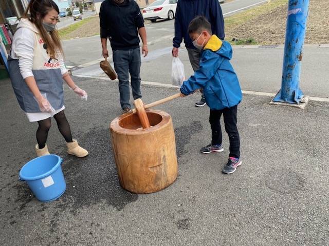 《餅つき大会》のご来場ありがとうございました<(_ _)> イソベトーヨー住器のイベントキャンペーン 写真1