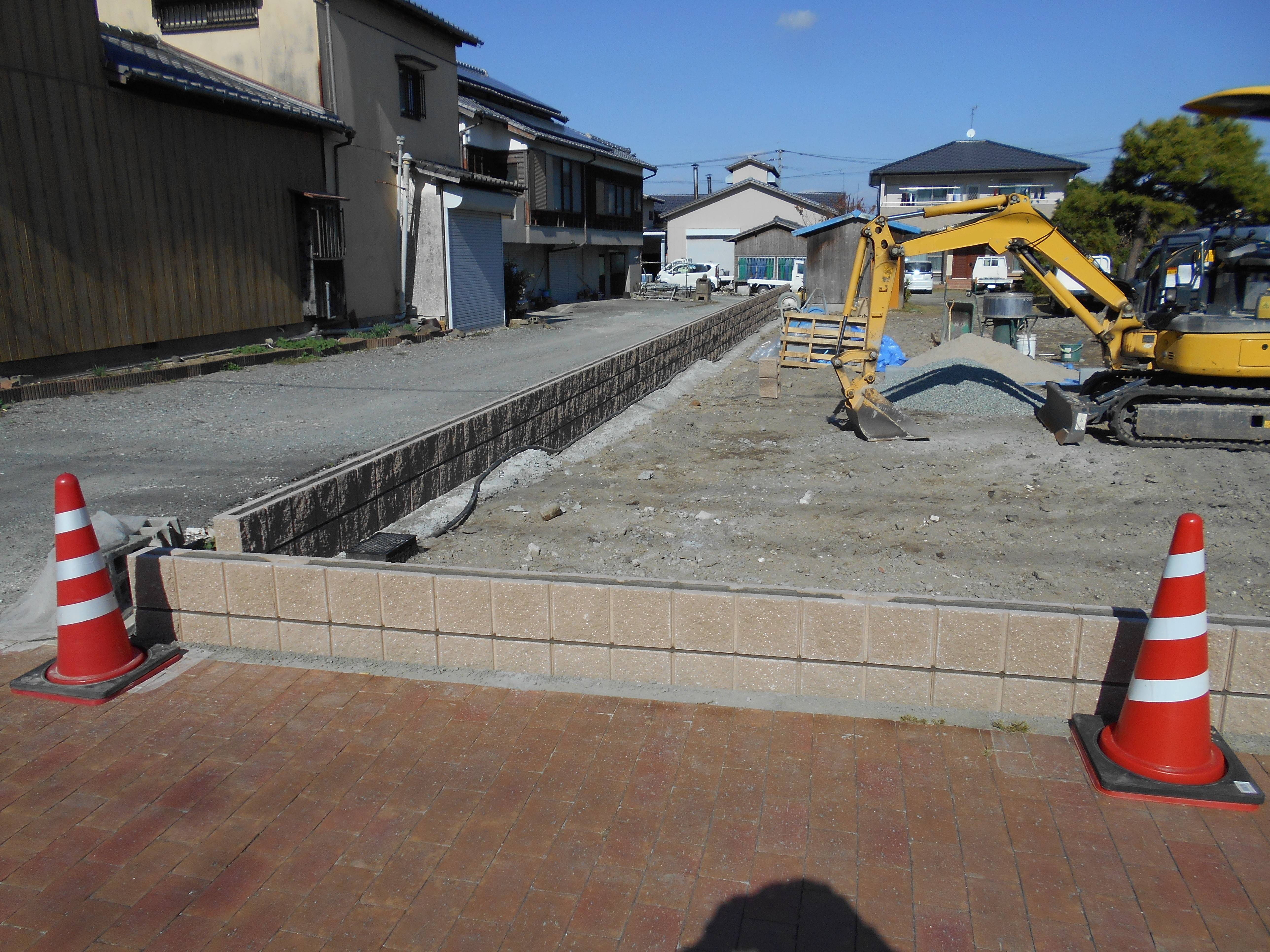 ブロック積んで　ガレージ建てて　フェンスで囲う　mono（モノ） 柳川サッシ販売のブログ 写真3