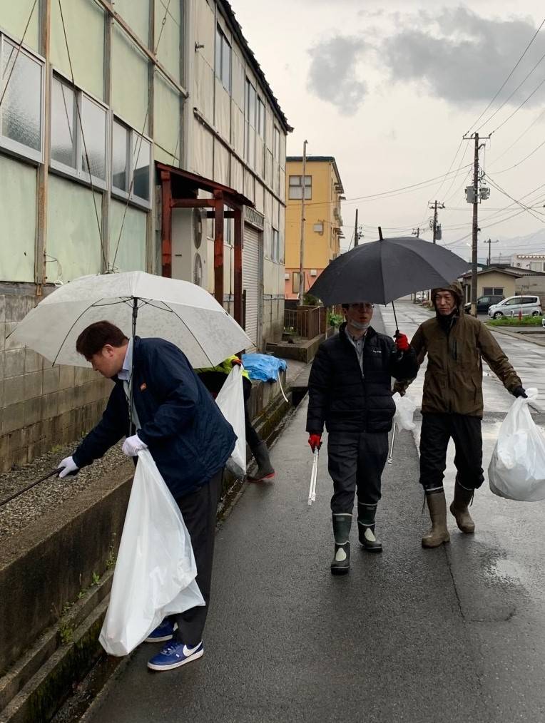 朝からお掃除 気持ちいい～🧹 大木建装硝子のブログ 写真3