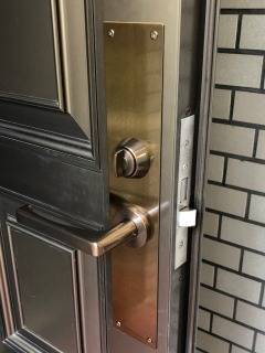 玄関ドア 把手・錠の取替 塚本住建のブログ 写真6