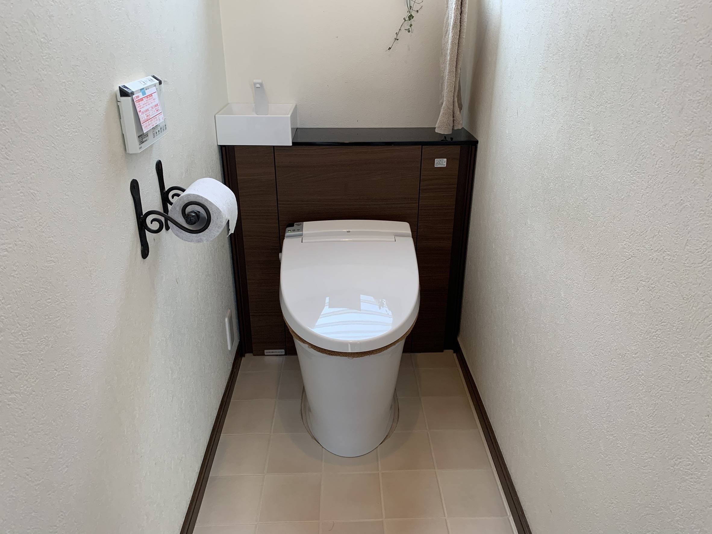 上質なインテリアを求めているなら、これがオススメです！！LIXLトイレ【リフォレI型】 ホームリフレヒロセのブログ 写真3