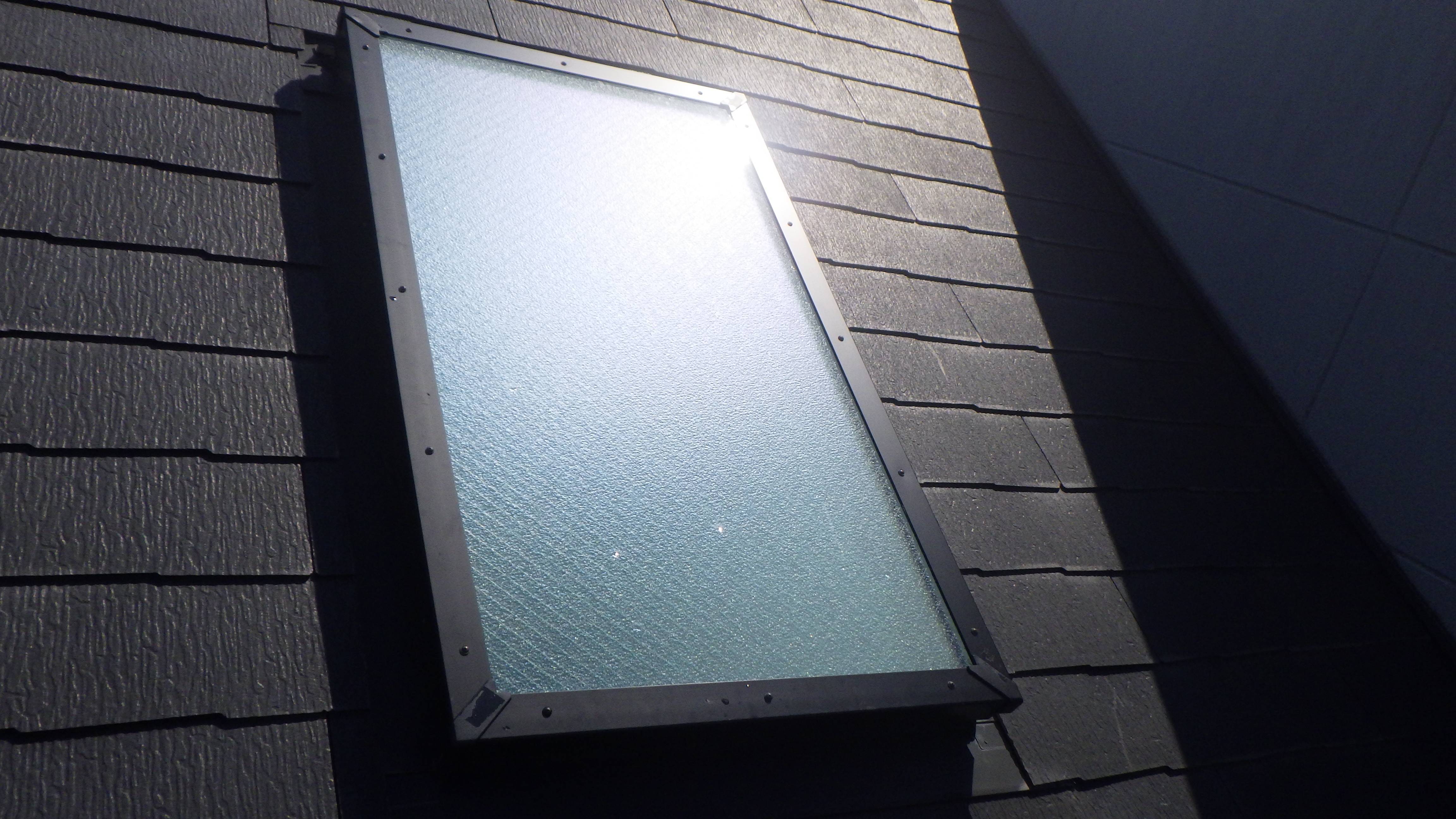天窓のガラスのヒビに気付いたら・・・。ガラスの割れ替え対応いたします。 北摂トーヨー住器のブログ 写真2