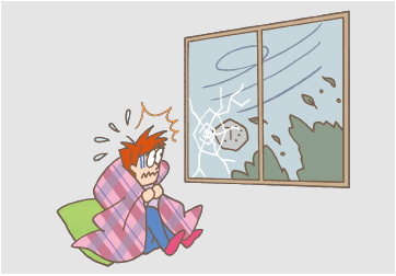 シャッターは台風圧性能を大幅にアップ。強風時にもしっかりと飛来物から窓をガードします。台風や大雨の時でも安心。雨、風、ホコリを防ぎ、防犯面でも安心です。