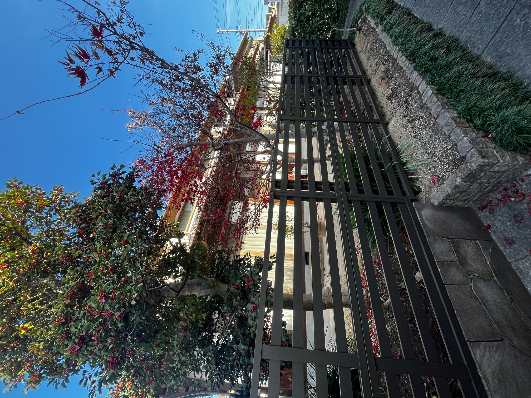 サン建材トーヨー住器の「竹垣が古くなって…」お庭の風情を守りつつ耐久性も手に入れる！LIXILフェンスABへの交換工事ですの施工事例詳細写真2