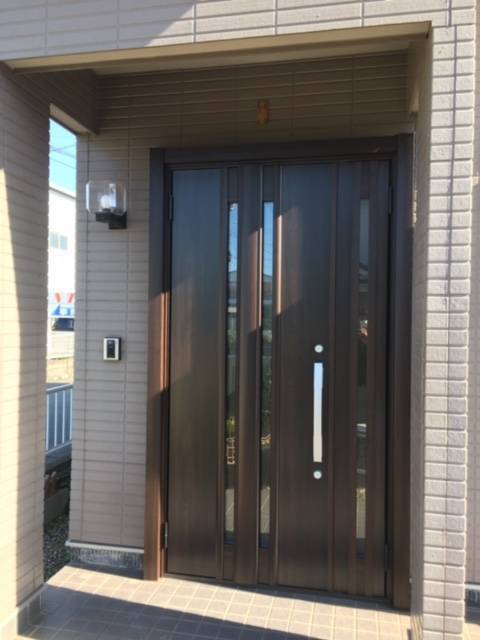 サン建材トーヨー住器のリフォーム玄関ドア、リシェントに取替えました！の施工後の写真1