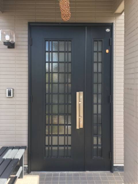 サン建材トーヨー住器のリフォーム玄関ドア、リシェントに取替えました！の施工前の写真1