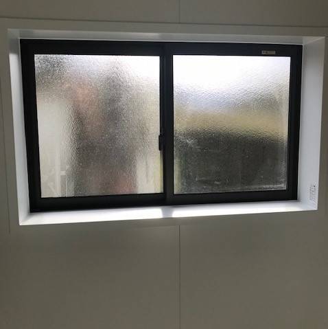 サン建材トーヨー住器のお風呂の外窓をペアガラスにしました。の施工前の写真1