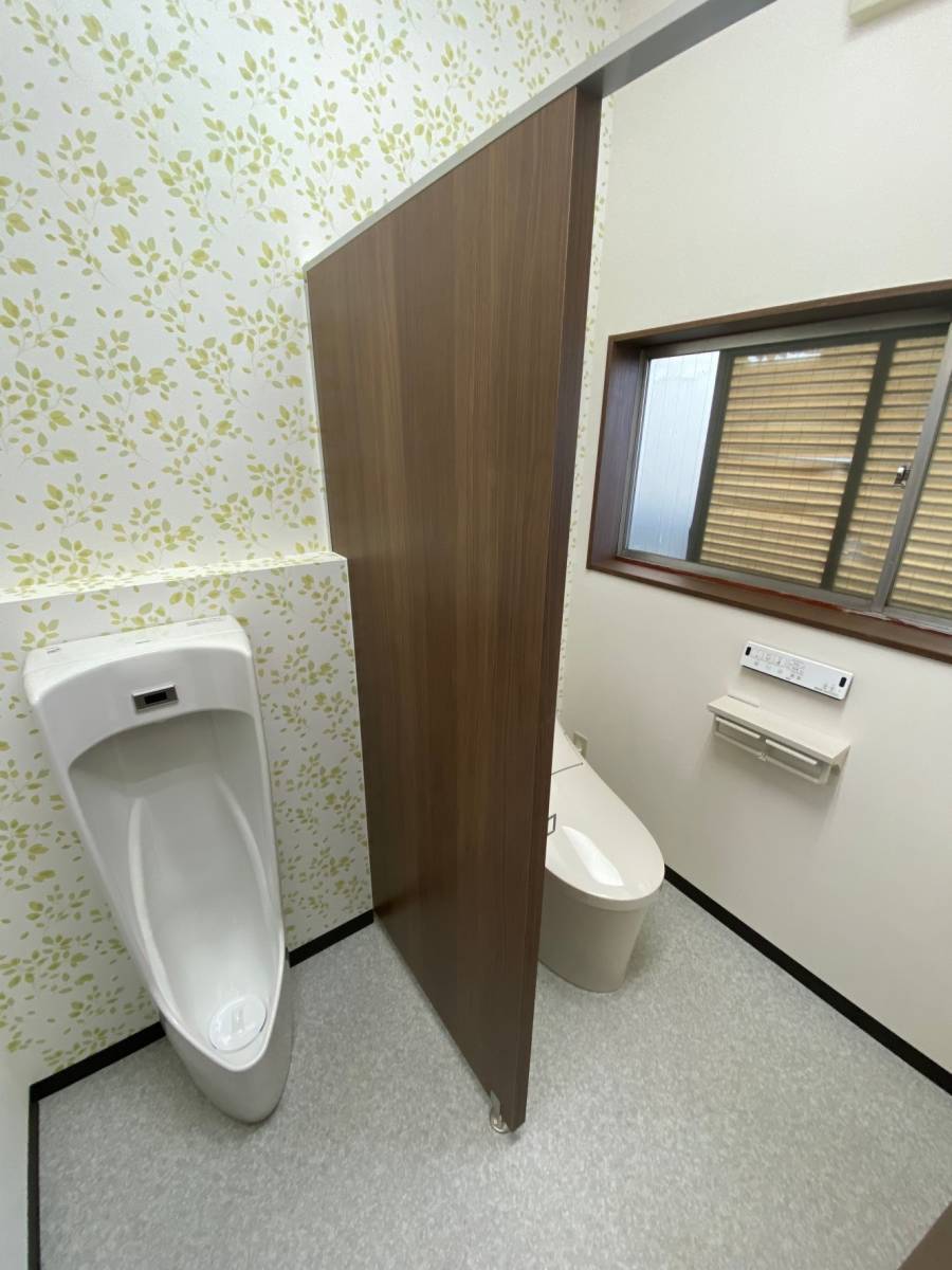 e-cubeホームテクノ 川越支店の＊作業場トイレの改修工事＊の施工後の写真1