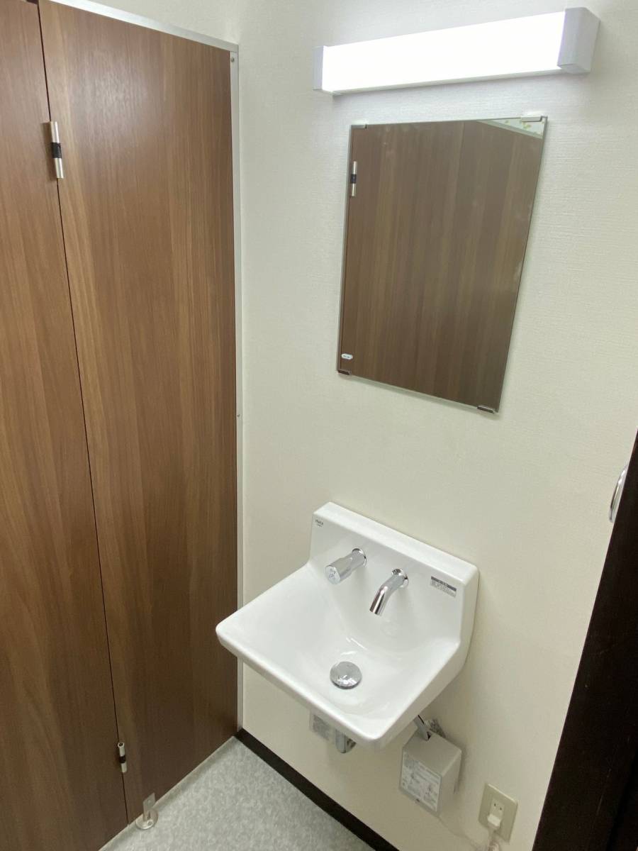 e-cubeホームテクノ 川越支店の＊作業場トイレの改修工事＊の施工後の写真3