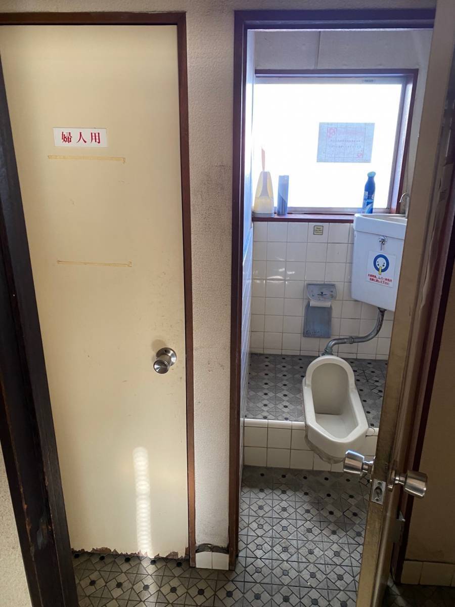e-cubeホームテクノ 川越支店の＊作業場トイレの改修工事＊の施工前の写真1