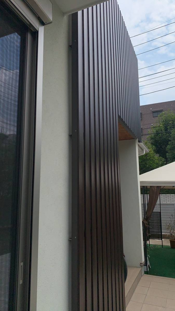 e-cubeホームテクノ 川越支店の外壁　飾り格子【デザイナーズパーツ】/さいたま市の施工後の写真3