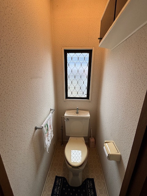e-cubeホームテクノ 川越支店の川越市でトイレの窓を1日リフォーム!リプラス1日施工 / 川越市の施工前の写真1