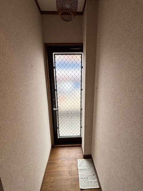 e-cubeホームテクノ 川越支店の川越市・1日施工!インプラスで廊下の断熱リフォーム/川越市の施工前の写真1