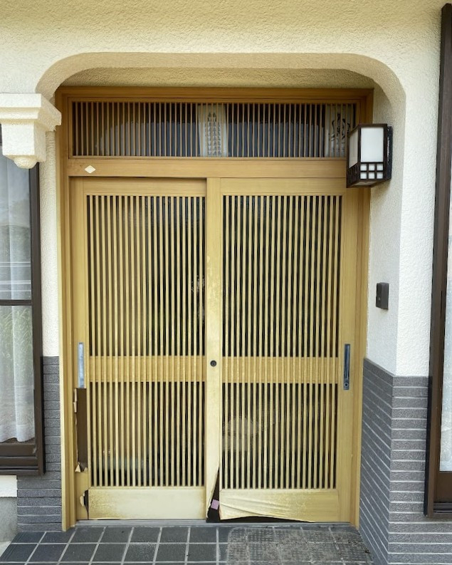 e-cubeホームテクノ 川越支店の【リシェント玄関引戸】で玄関をリニューアルの施工前の写真1