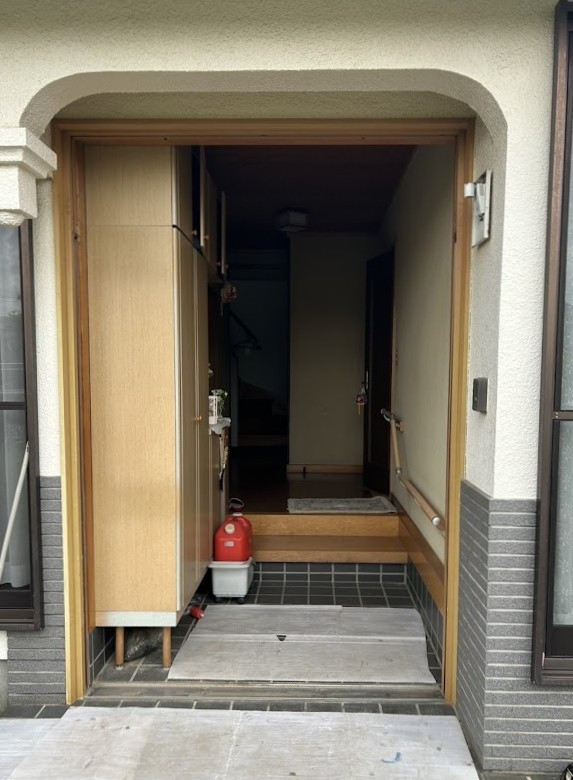 e-cubeホームテクノ 川越支店の【リシェント玄関引戸】で玄関をリニューアルの施工前の写真2