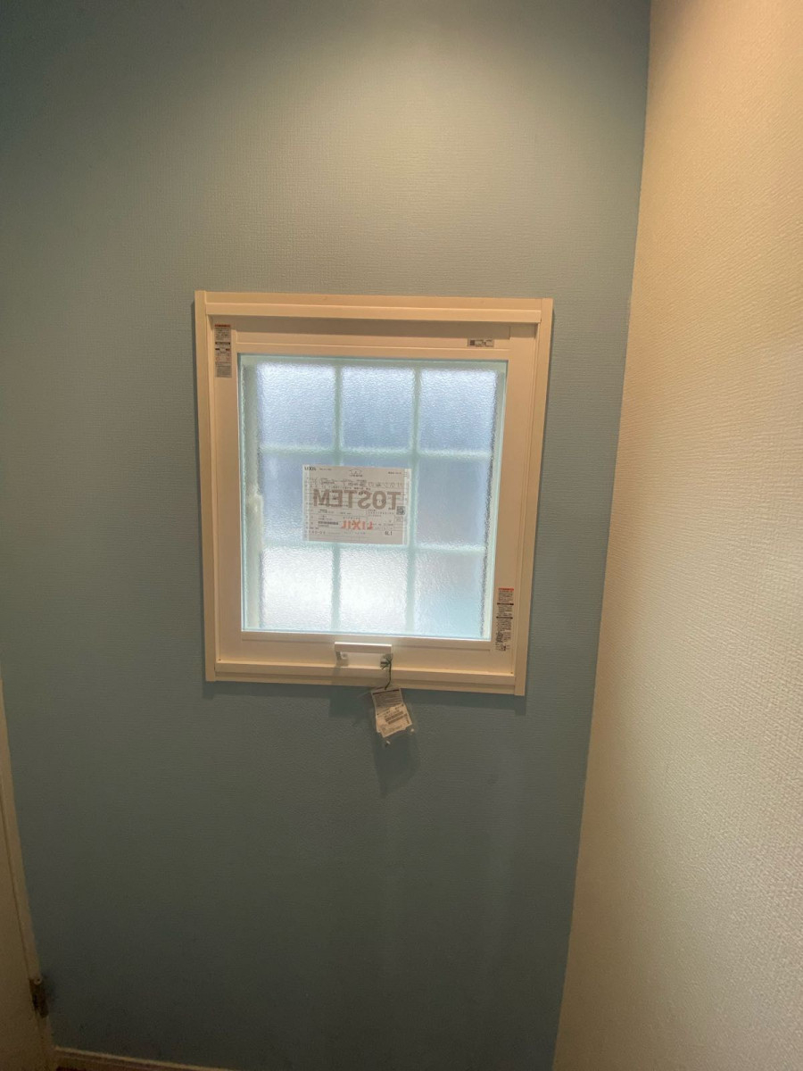 e-cubeホームテクノ 川越支店の【インプラス】の型板ガラスで断熱と目隠し効果を期待！の施工後の写真1