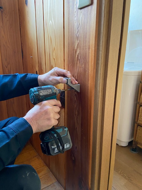 光トーヨー住器の快適な生活環境にチェンジ！室内階段の手すり取付工事の施工前の写真2