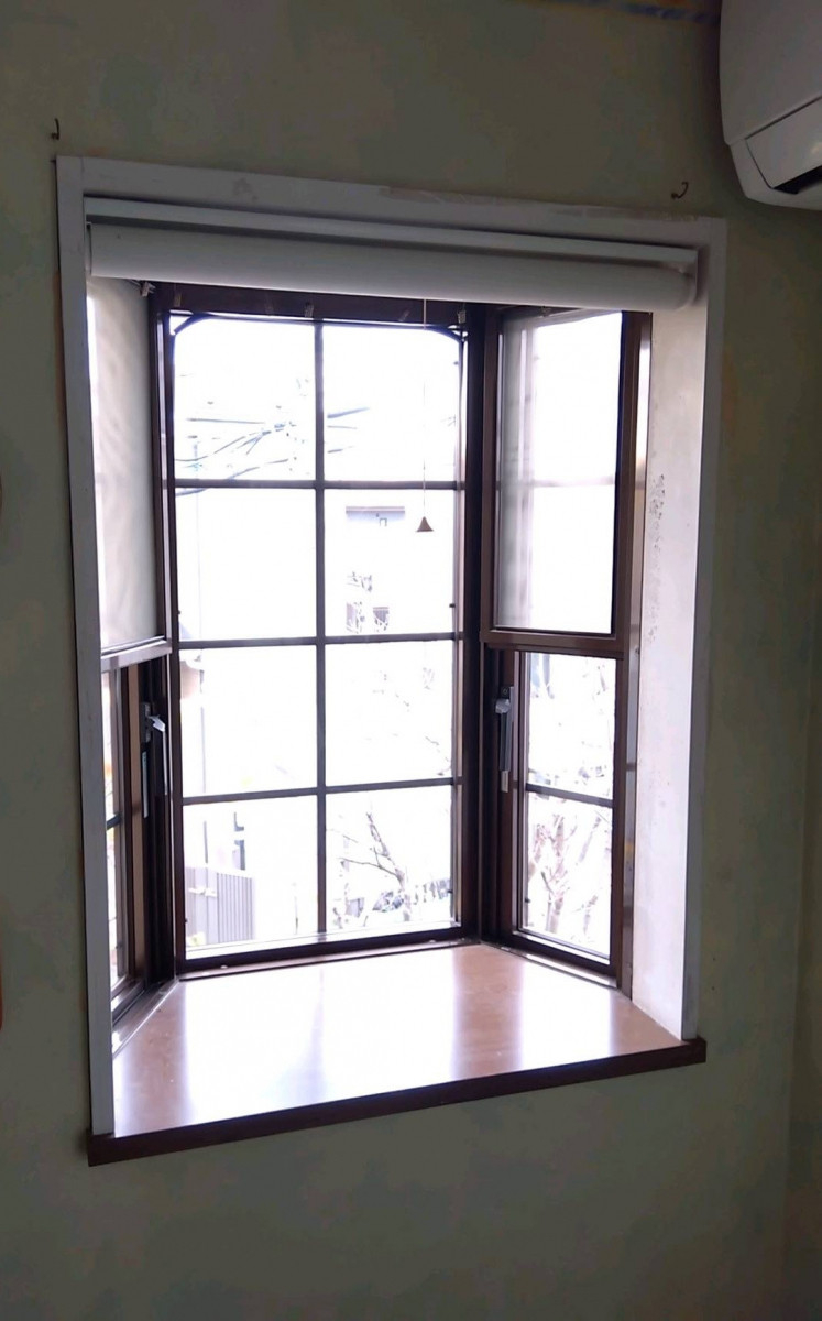 光トーヨーの出窓にも小窓にも効果抜群！インプラスで快適に！の施工前の写真1