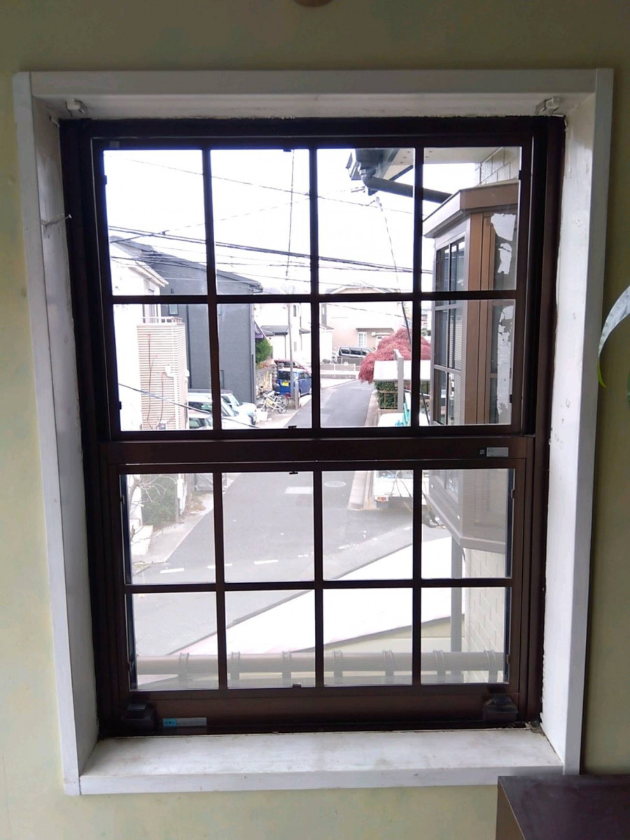 光トーヨーの出窓にも小窓にも効果抜群！インプラスで快適に！の施工前の写真2