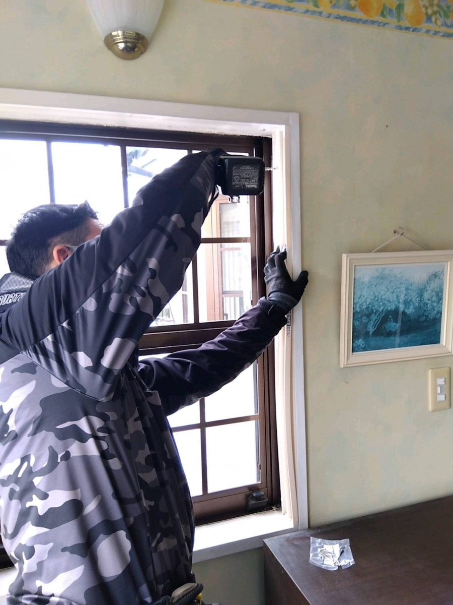 光トーヨーの出窓にも小窓にも効果抜群！インプラスで快適に！の施工前の写真3