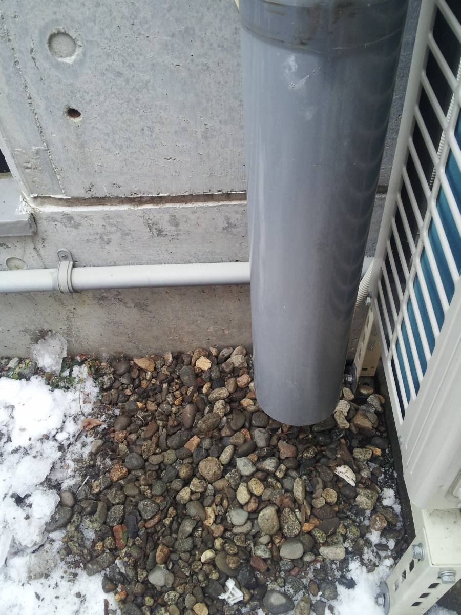 竹原屋本店の☆雪解け排水が凍結☆雨樋から氷柱( *´艸｀)の施工前の写真3