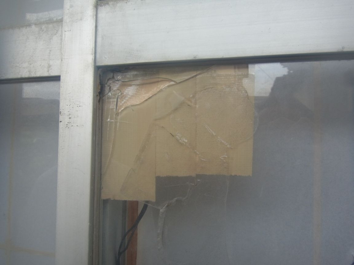 竹原屋本店のクレセント部位➡ガラス破損➡盗難事件(; ・`д・´)の施工前の写真1