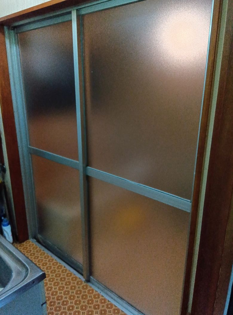 竹原屋本店のガラス破損によるケガ防止対策('ω')ノの施工前の写真1