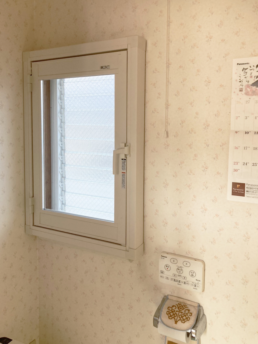 ヤマガタヤ リフォームガーデン部のトイレのルーバー窓は換気や通風には便利ですが、冬は寒いのが欠点！の施工後の写真2
