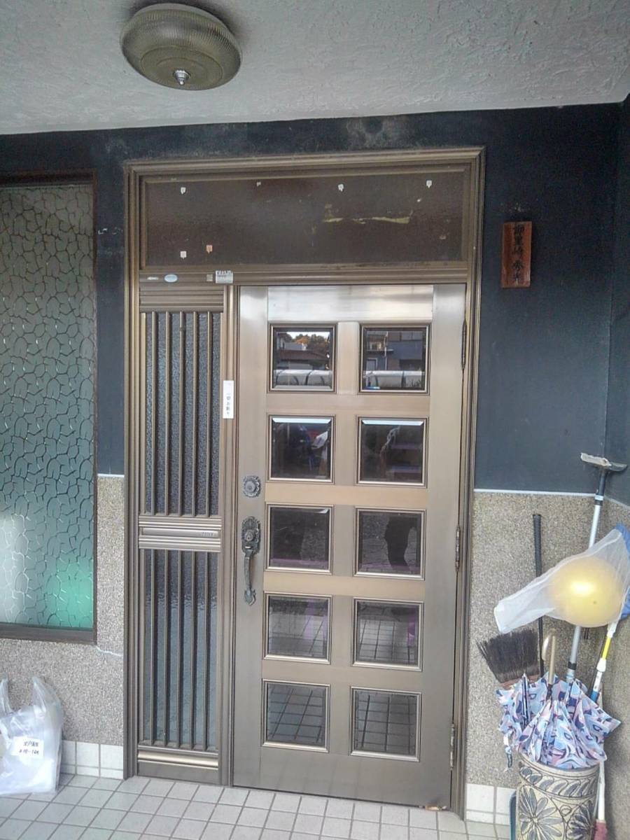 ヤマガタヤ リフォームガーデン部の玄関ドア取替（２）の施工前の写真1