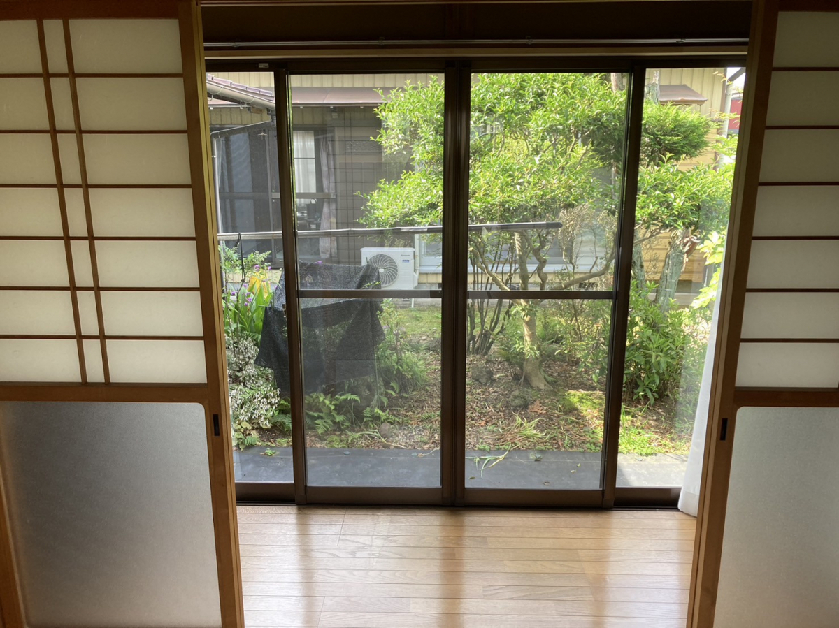 ヤマガタヤ リフォームガーデン部の大きな窓から小さな窓まで、家中の窓にインプラスを設置しました。の施工前の写真3
