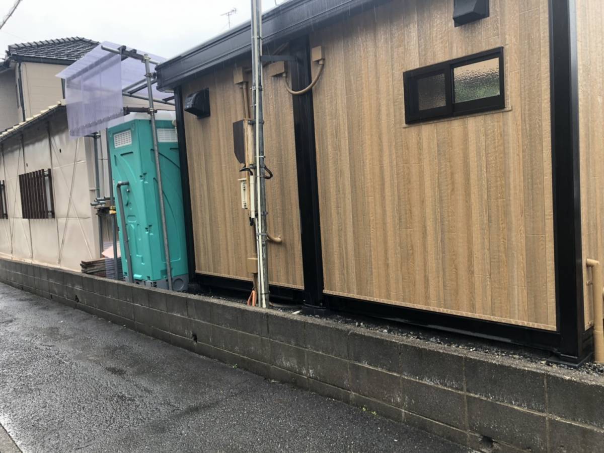 ヤマガタヤ リフォームガーデン部の事務所とトイレの目隠しをご希望の施工前の写真1