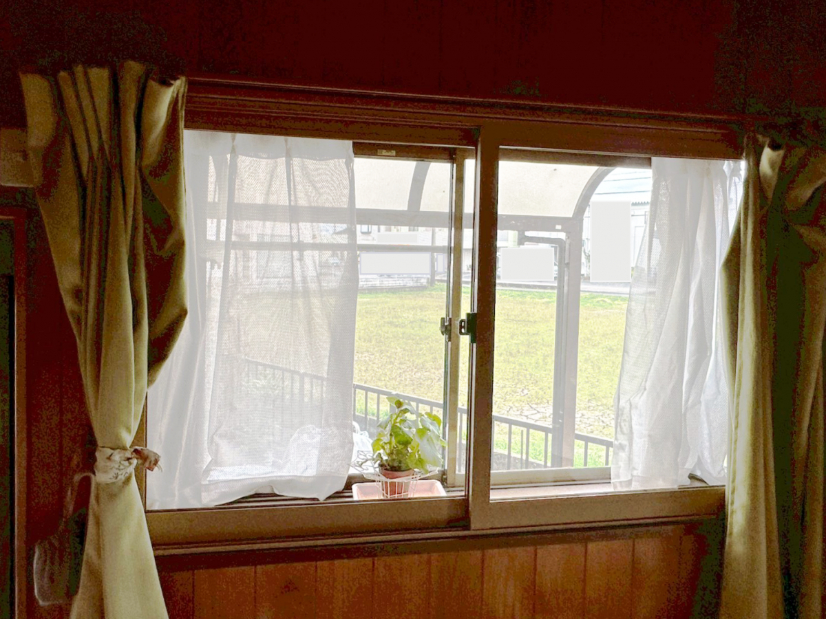 ヤマガタヤ リフォームガーデン部の寒い住まいにさよなら！家中の窓にインプラスを付けました。の施工後の写真1