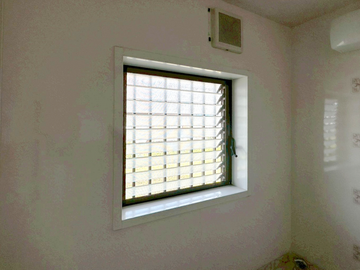 ヤマガタヤ リフォームガーデン部の寒い住まいにさよなら！家中の窓にインプラスを付けました。の施工前の写真2