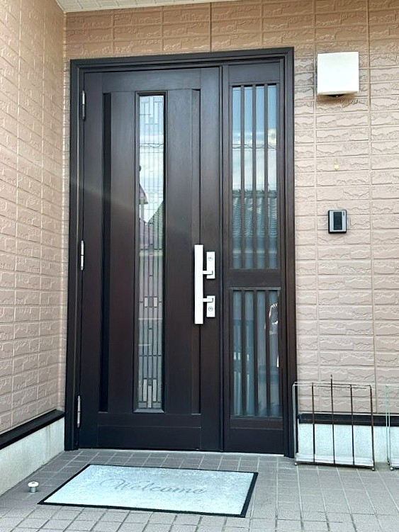 ヤマガタヤ リフォームガーデン部の高断熱仕様＆ファミロックで、快適に生活できる玄関ドアになりました。の施工前の写真1