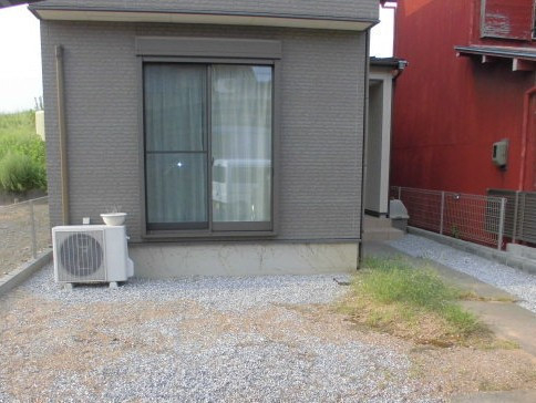 ヤマガタヤ リフォームガーデン部の機能門柱と目隠しフェンスで　見た目も生活もグレードアップ！の施工前の写真3