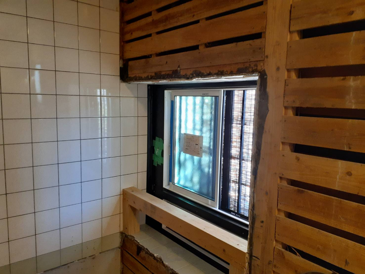 かがみ屋硝子店の浴室窓をリフォームの施工後の写真1