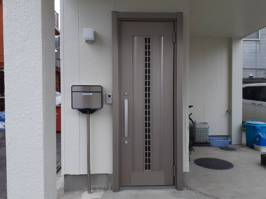 かがみ屋硝子店の玄関ドア取替え工事施工事例写真1