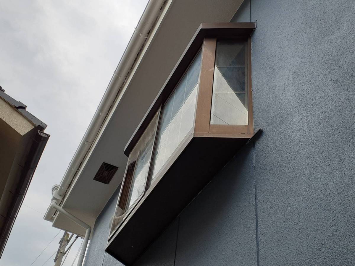 かがみ屋硝子店の出窓に面格子を取付けの施工前の写真2