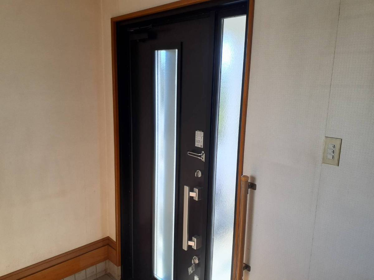 かがみ屋硝子店の【リシェント玄関ドア】取替工事の施工後の写真2