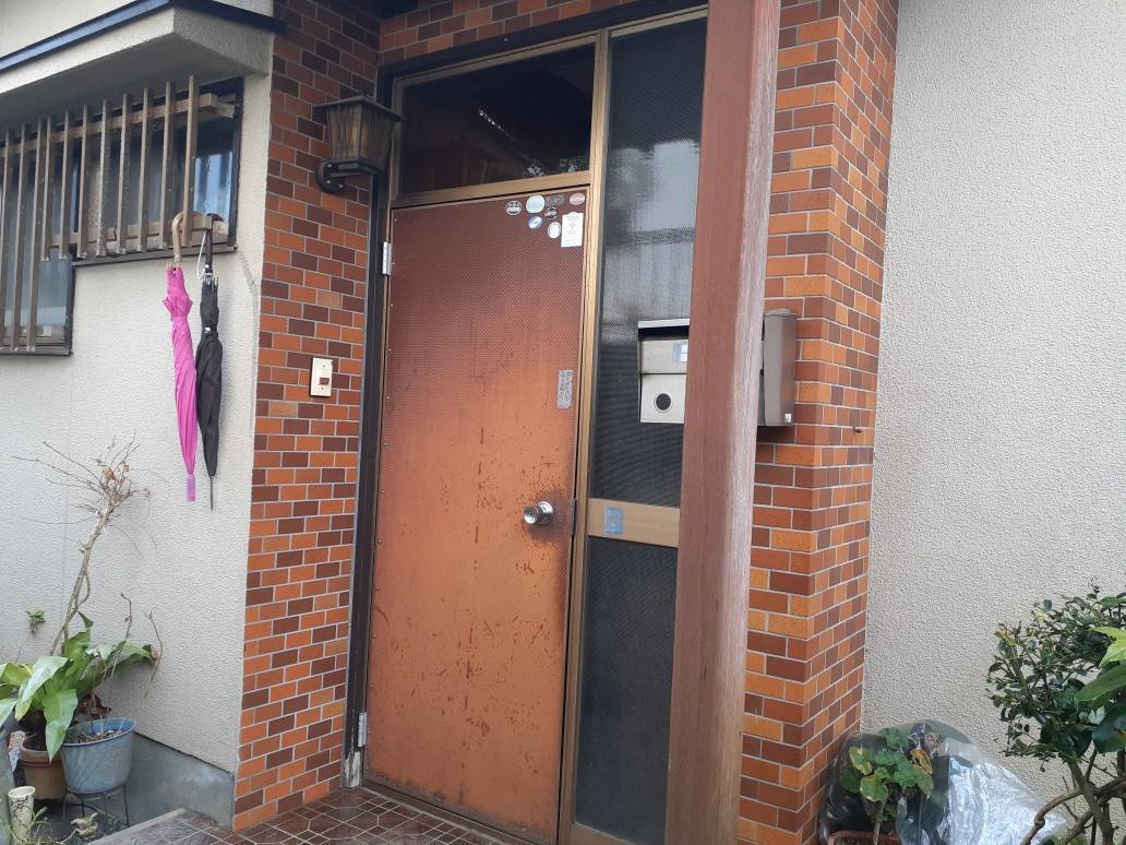 かがみ屋硝子店の【リシェント玄関ドア】取替工事の施工前の写真1