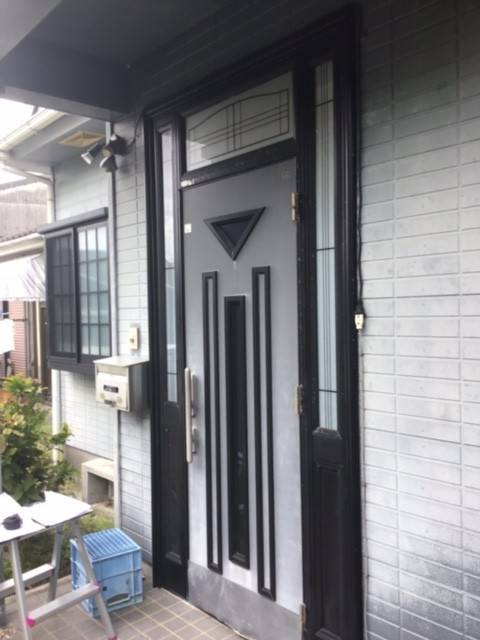 かがみ屋硝子店の【リシェント】玄関ドア取替工事の施工前の写真2