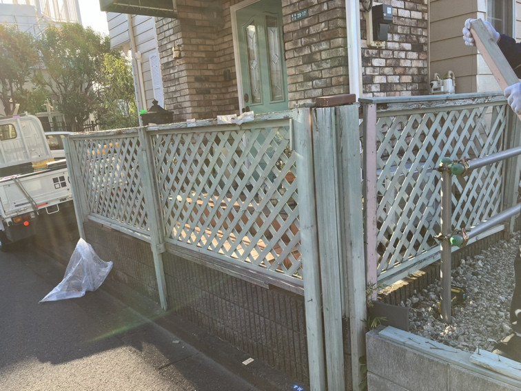 アルロの【動画あり】フェンス取替（🏠埼玉県草加市）の施工前の写真1