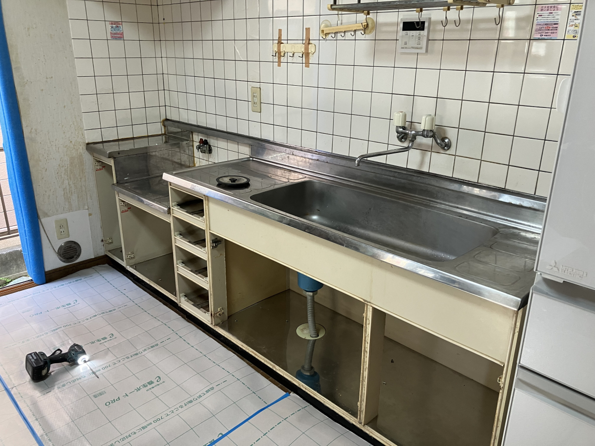 アルロの【千葉県松戸市】収納量増でキッチン廻りをすっきり！節湯水栓で節約に貢献！の施工後の写真2
