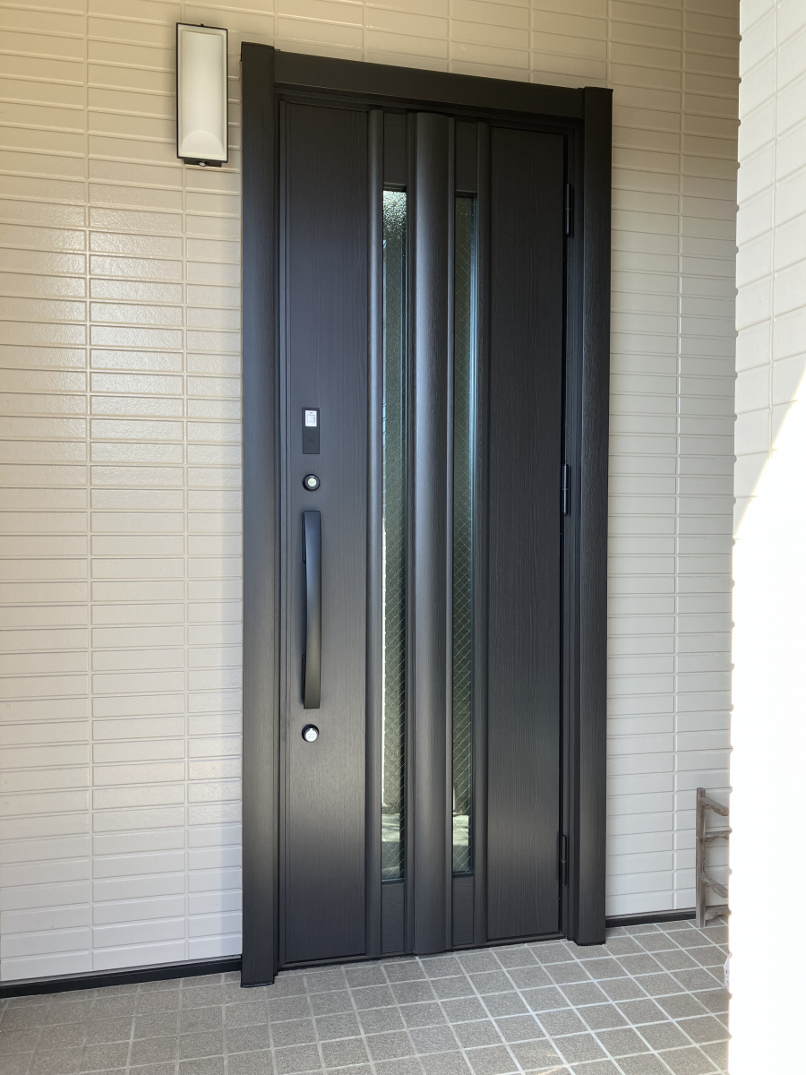アルロの【ドア太郎】(埼玉県草加市)リシェント玄関リフォーム！見た目を変えずにFamiLockでスマートに🔓の施工後の写真1