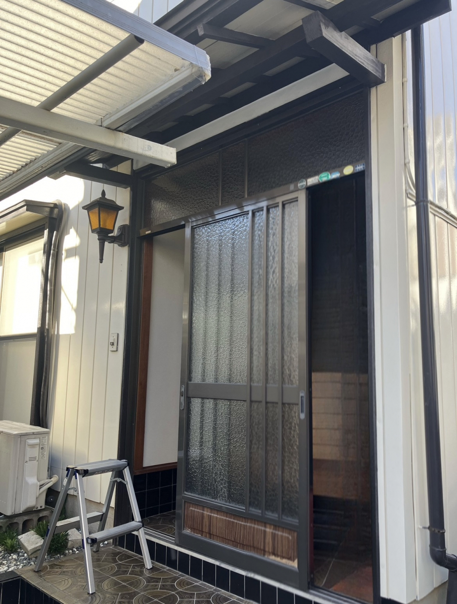 アルロの【ドア太郎】(埼玉県越谷市)リシェント玄関リフォーム！引戸も取り換えられる‼️の施工前の写真1