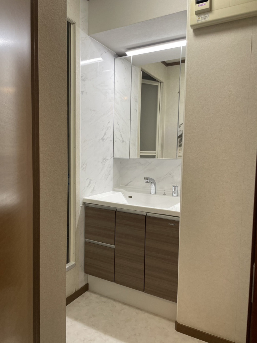 アルロの【東京都足立区】洗面台リフォーム🪞洗面ボウルが広くなり快適に♪の施工後の写真1