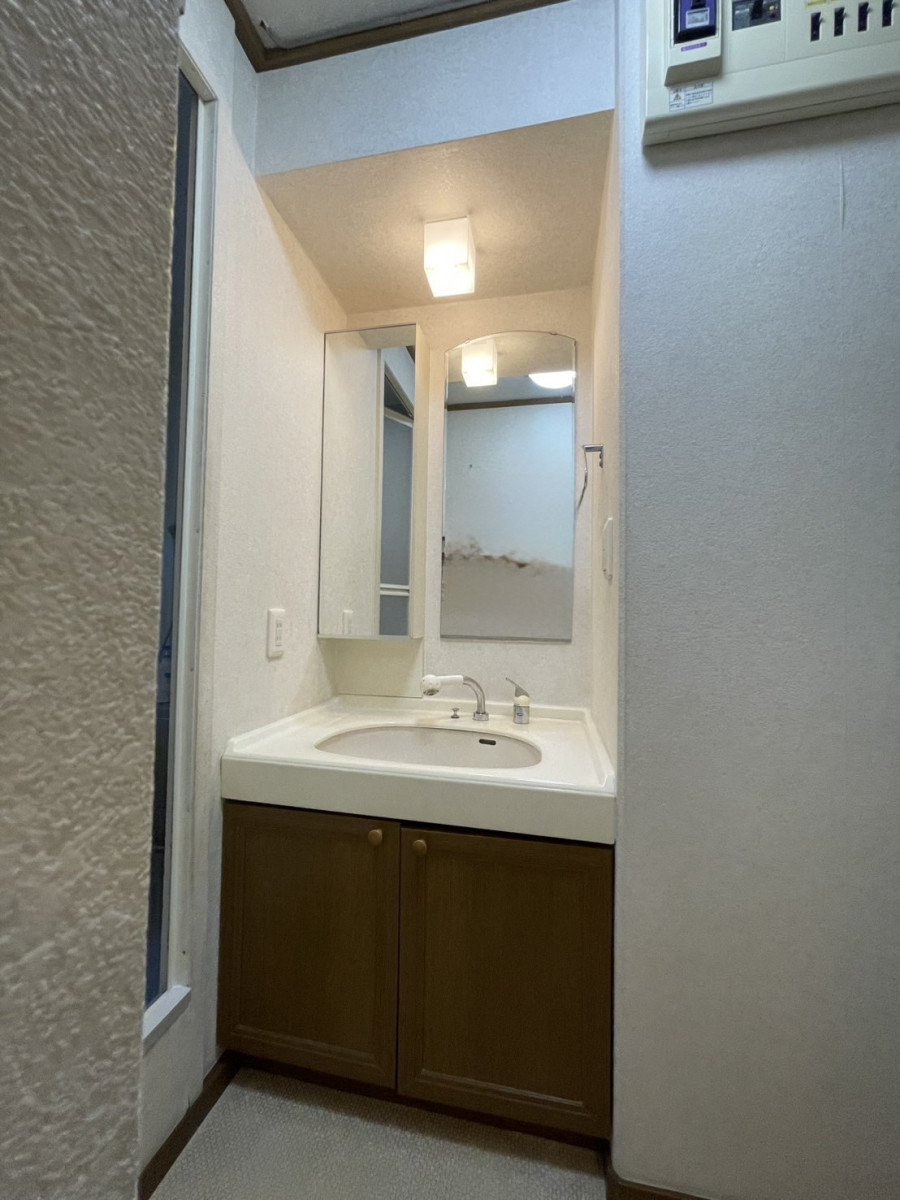 アルロの【東京都足立区】洗面台リフォーム🪞洗面ボウルが広くなり快適に♪の施工前の写真1